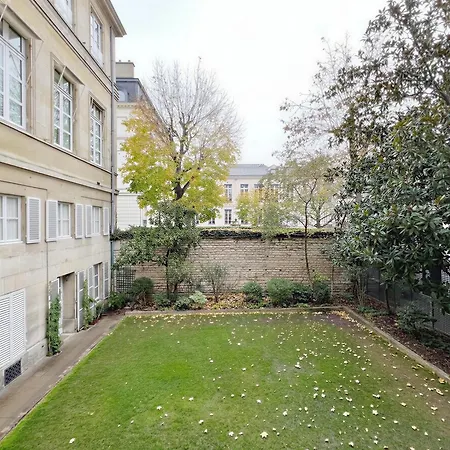 Invalides Garden شقة